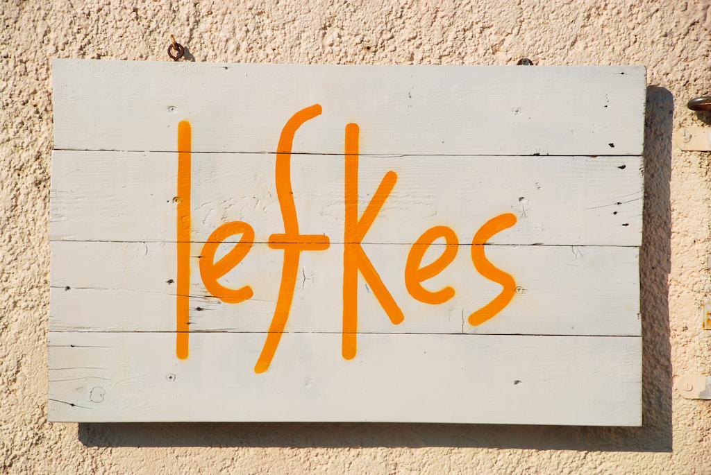 Lefkes Apartments อาคาราวี ภายนอก รูปภาพ
