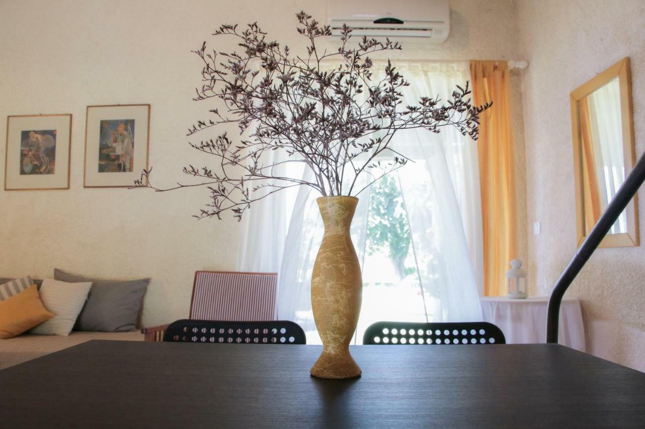 Lefkes Apartments อาคาราวี ภายนอก รูปภาพ