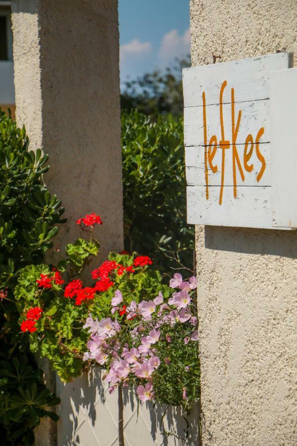 Lefkes Apartments อาคาราวี ภายนอก รูปภาพ